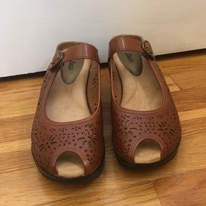 Bass slip on sandals👠